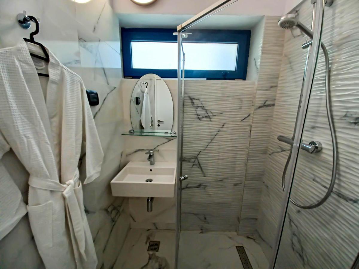 Deja Blue - Adult Only Hotel Sfantu Gheorghe  Ngoại thất bức ảnh